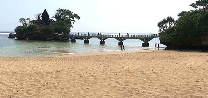 Balekambang Beach tour in Malang